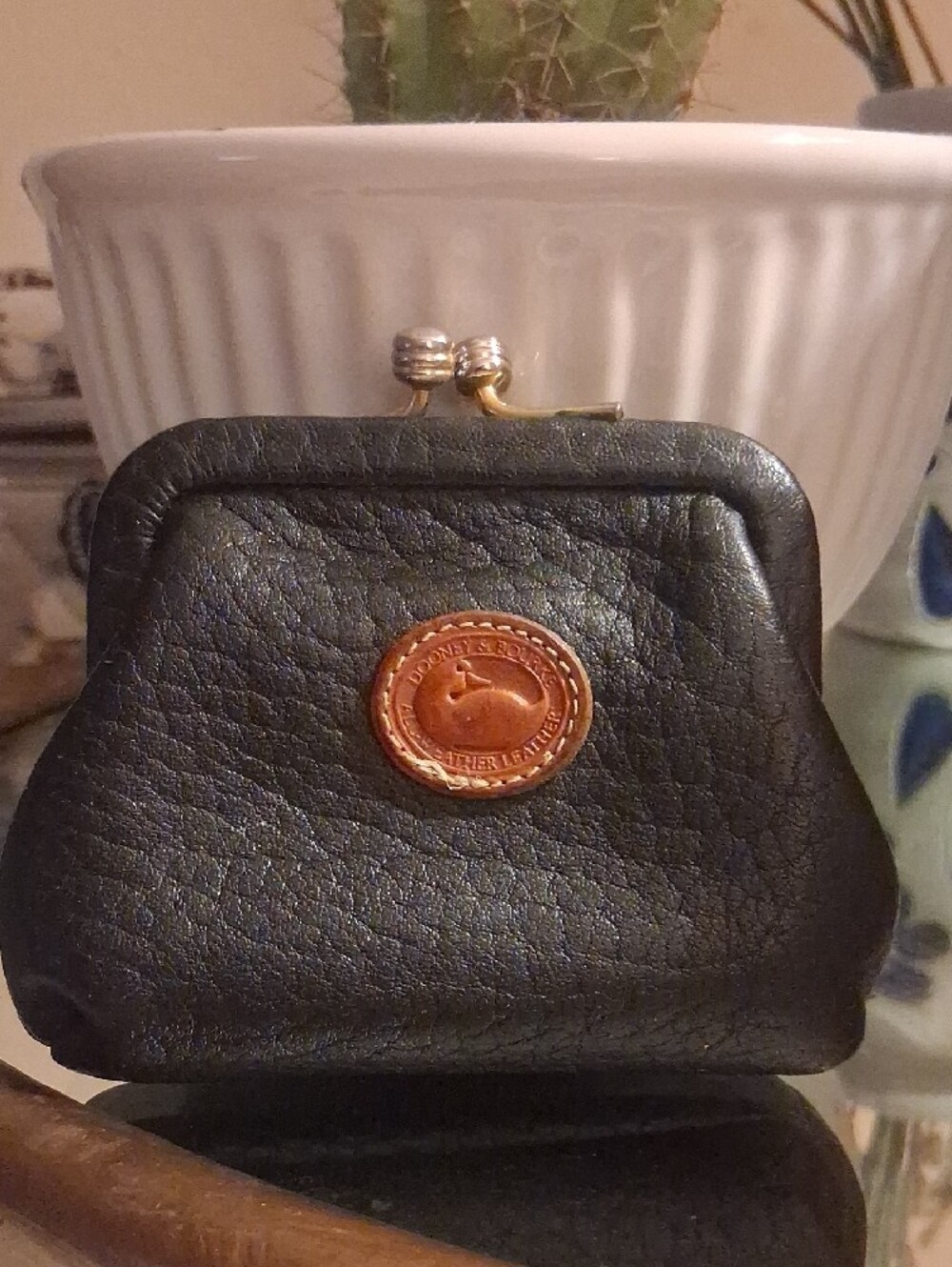 Vintage Dooney & Bourke Black Leather Kiss-Lock Coin Purse with Brown Logo Patch - Picture 2 of 10